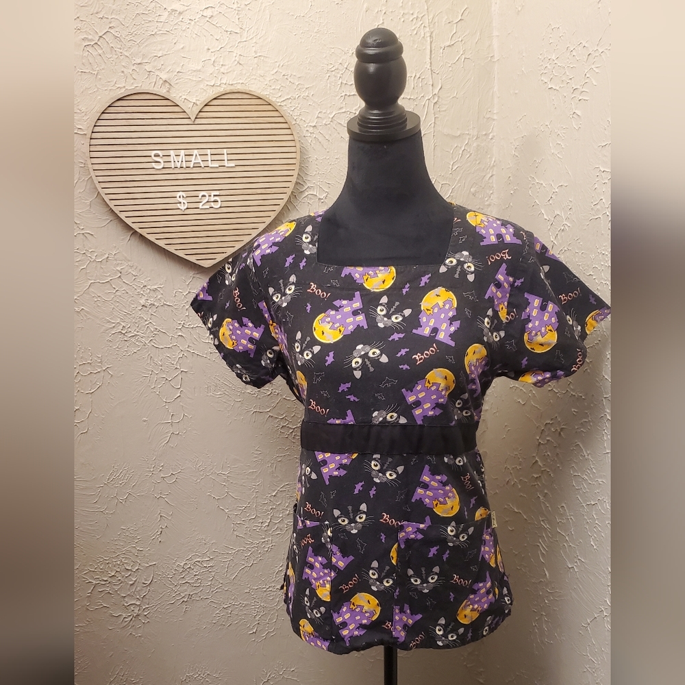Trafford small Holiday scrub top